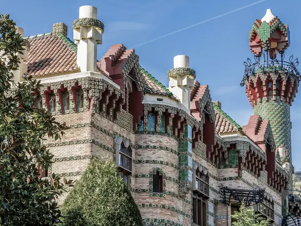 Excursión al Capricho de Gaudí, Comillas y bosque de secuoyas desde Santillana del Mar - buendía