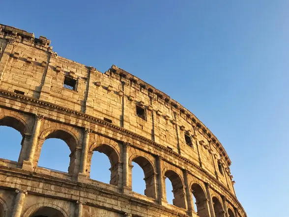 Fachada lateral del Coliseo Romano, Roma, Italia