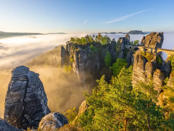 Vista panorámica del puente de Bastei Parque Nacional de la Suiza Sajona Alemania