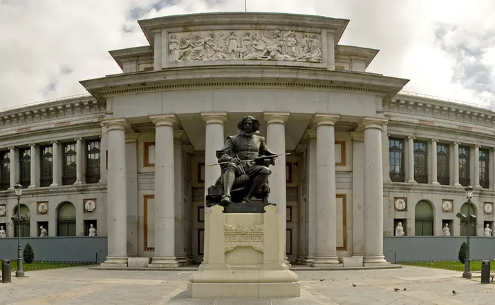 Fachada del Museo del Prado y estatua de Cervantes en Madrid-Visita Guiada al Museo del Prado y Reina Sofía