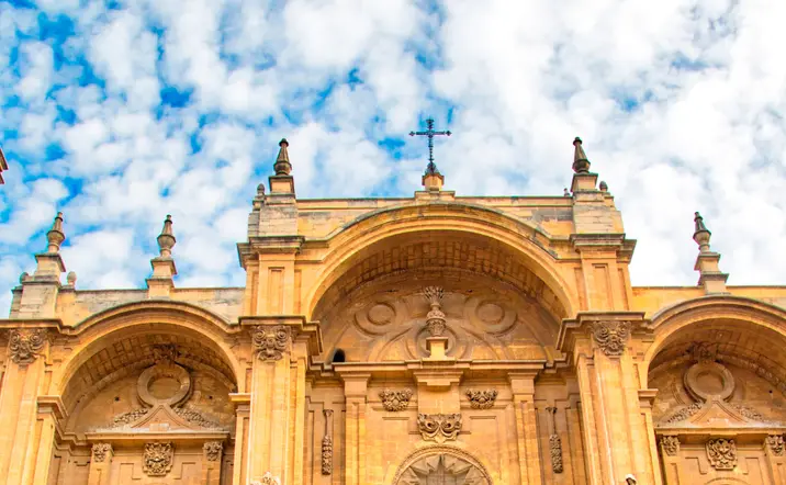 Vista Catedral de Granada - Visita Guiada a la Catedral, Capilla Real y centro histórico de Granada - Excursiones y Actividades en Granada - Buendía