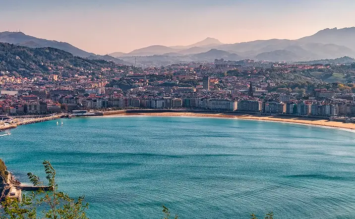 Vista de San Sebastián - Free tour San Sebastián Imprescindible: lo esencial y mucho más - Excursiones y Actividades en San Sebastián - Buendía