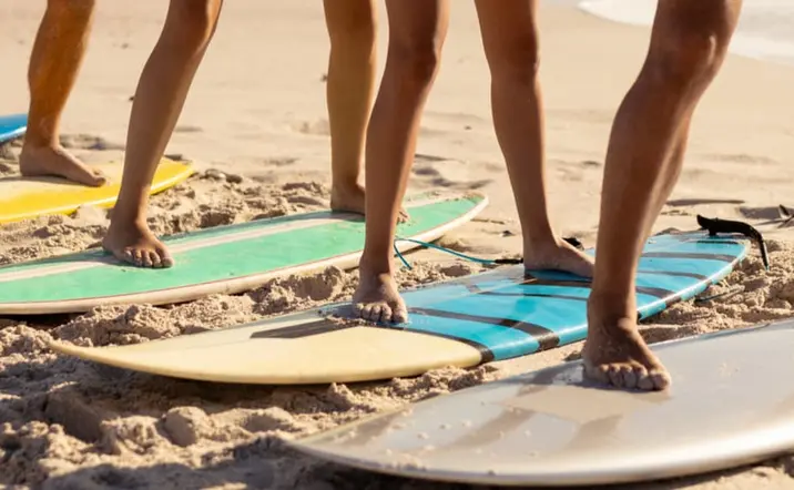 Clases de Surf para Adultos y Clases de Surf para niños en Llanes Asturias--Actividades y excursiones en Llanes Buendía Tours 