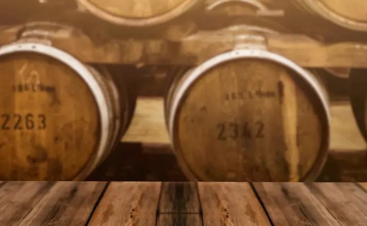 Barricas de vino tinto en Jumilla - Visita a las Bodegas Madrid Romero - Buendía Región de Murcia