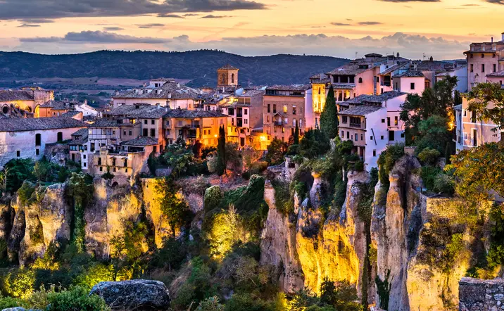 Casco antiguo de la ciudad de Cuenca al atardecer - Visita Guiada Cuenca nocturna - Buendía Castilla la Mancha