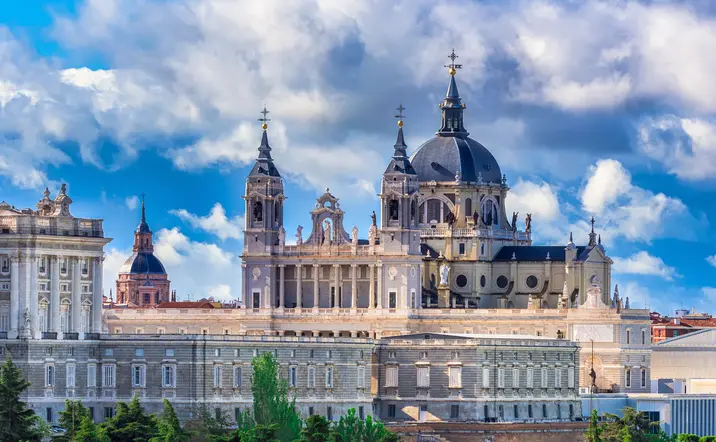 Catedral de la Almudena y Palacio Real de Madrid - Tour por el Palacio Real y la Catedral de la Almudena - Visitas Guiadas y Excursiones en Madrid - Buendía