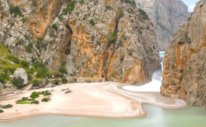 Torrent de Pareis -  Racons de Tramuntana: Valldemossa, Sa Calobra y barco a Puerto de Sóller - Actividades y Excursiones Buendía Tours Mallorca, Islas Baleares