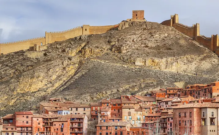 Pueblo medieval de Albarracín y sus murallas en provincia de Teruel - Free Tour Albarracín Imprescindible - Visitas guiadas y Excursiones Buendía Aragón 