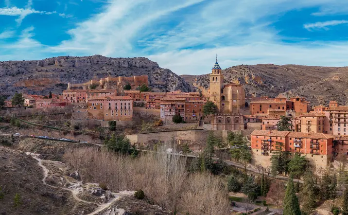 Pueblo medieval de Albarracín y sus murallas en provincia de Teruel - Visita Guiada Albarracín y la Casa Museo - Free tour y Excursiones Buendía Aragón