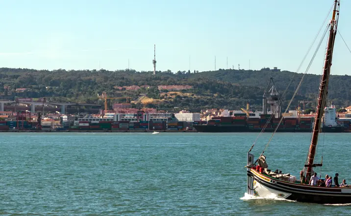 Paseo en barco tradicional por Lisboa - buendía