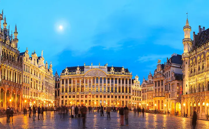 Grand place de Bruselas al atardecer - Free Tour Bruselas nocturno - Visitas guiadas y Excursiones Buendía Bélgica 