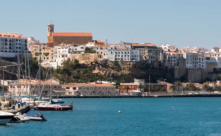 Paseo en catamarán por Mahón - Actividades Menorca - Buendía 