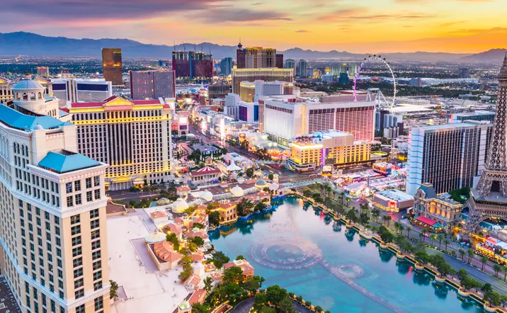 Hoteles de las Vegas al atardecer - Tour Ciudad de Las Vegas, Nevada - Visitas guiadas y Tours en español Buendía Estados Unidos