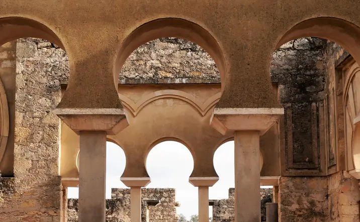 Yacimiento arqueológico de Madinat al-Zahra - Visita Guiada Medina Azahara con Entradas y opción de Transporte - Free tours y Excursiones Buendía Tours Andalucía