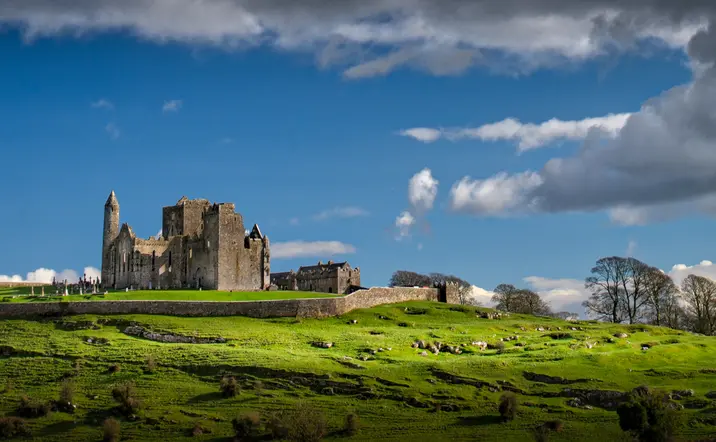Panorámica Rock of Cashel - Excursión al sur de Irlanda: Cork, el Castillo de Cahir y Rock of Cashel - Visitas Guiadas y Excursiones en español en Dublín - Buendía