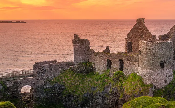 Panorámica Castillo de Dunluce - Excursión al norte de Irlanda: Belfast, Calzada del Gigante y el Castillo de Dunluce - Visitas Guiadas y Excursiones en español en Dublín - Buendía