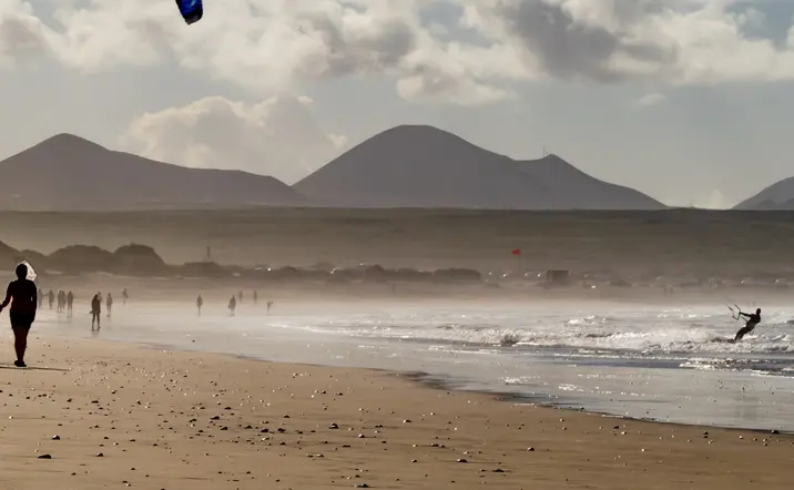 Clase privada de surf en la Playa de Famara