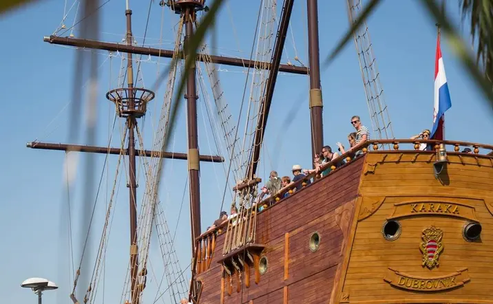 Paseo en Barco por las Islas Elafitas
