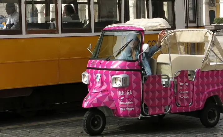 Tuk tuk por Oporto y paseo en barco por el Duero - buendía