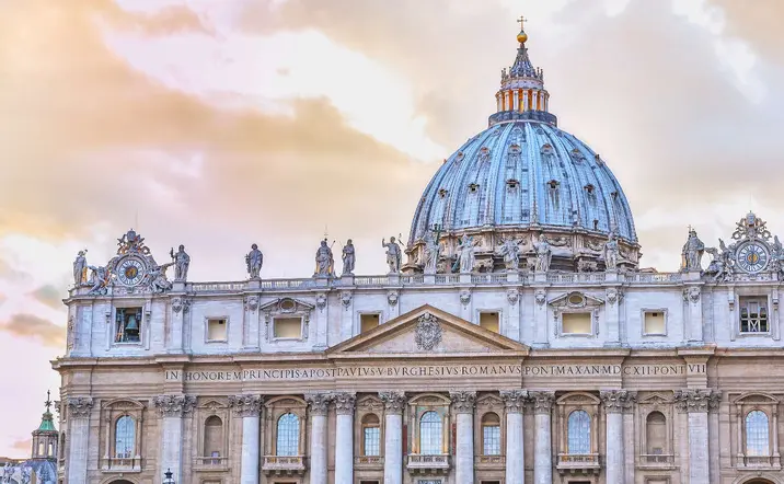 Entrada a la basílica de San Pedro con cúpula y audioguía - buendía