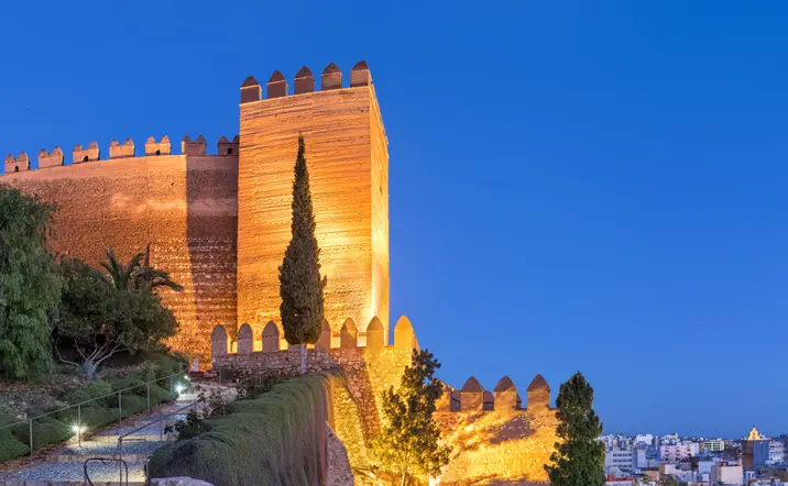 Tour Nocturno de Misterios y Leyendas en Almería