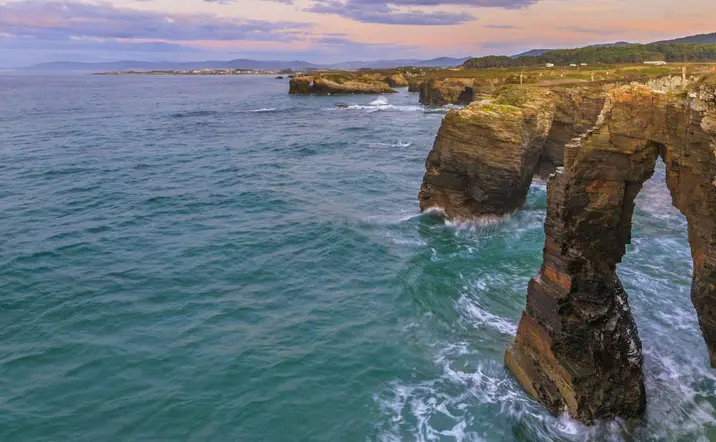 Excursión a la playa de Las Catedrales y visita guiada en Ribadeo