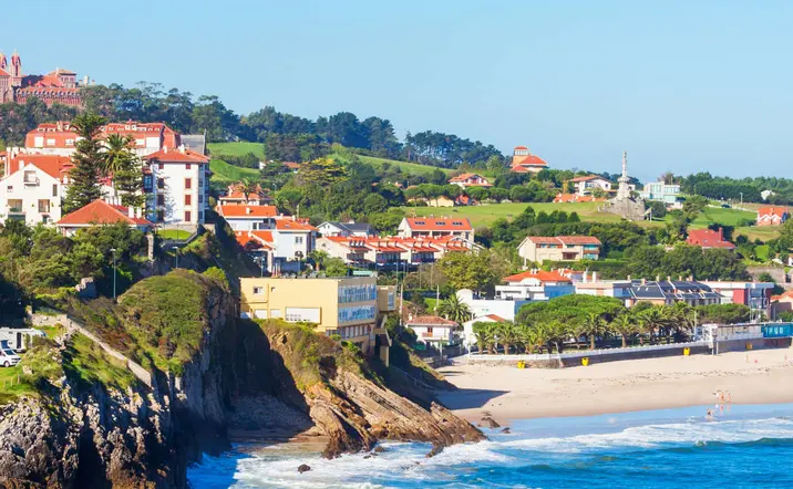 Excursión a Comillas y visita guiada al Capricho de Gaudí desde Santander - buendía