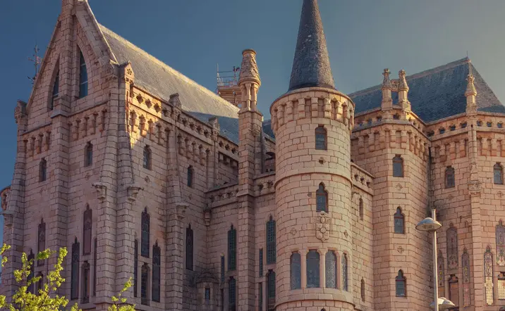 Visita guiada por el Palacio Episcopal de Astorga