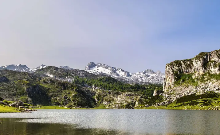 Excursión a los Lagos de Covadonga y observación de la naturaleza desde Cangas de Onís