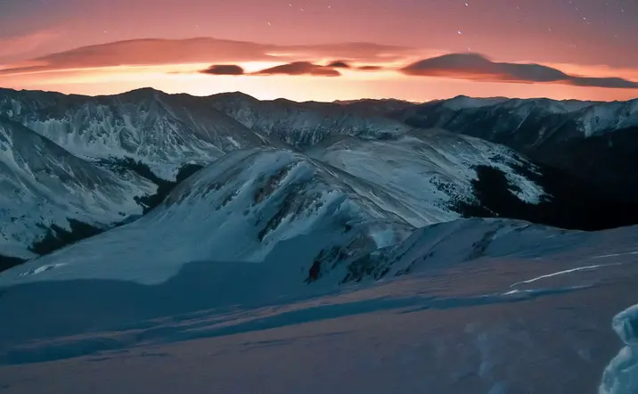 Excursión Nocturna en Raquetas de Nieve por Fuentes de Invierno