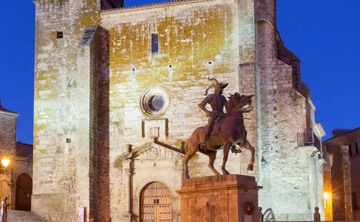 Tour nocturno por Trujillo