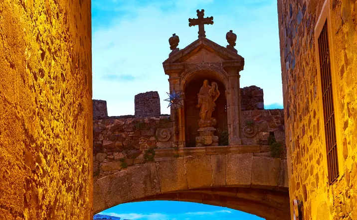 Tour misterios y leyendas de Cáceres con degustación