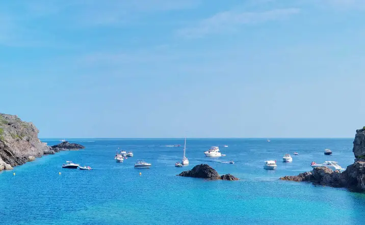 Excursión en catamarán al Cabo de Creus desde Roses
