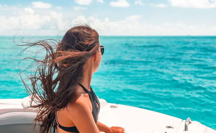 Paseo en barco con deportes acuáticos en Ibiza