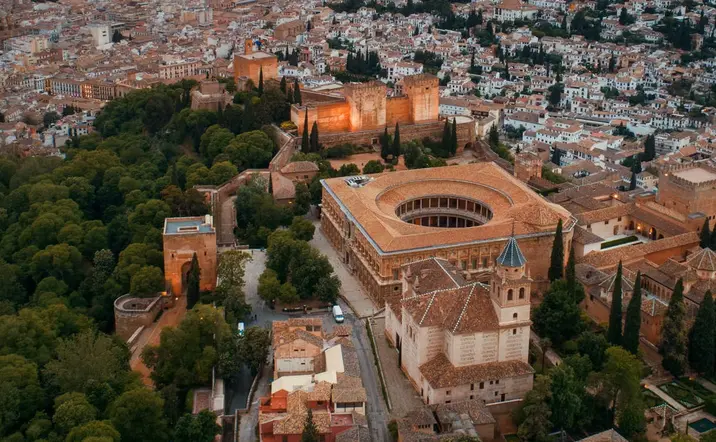 Visita con audioguía por la Alhambra con entrada y tarjeta City Pass