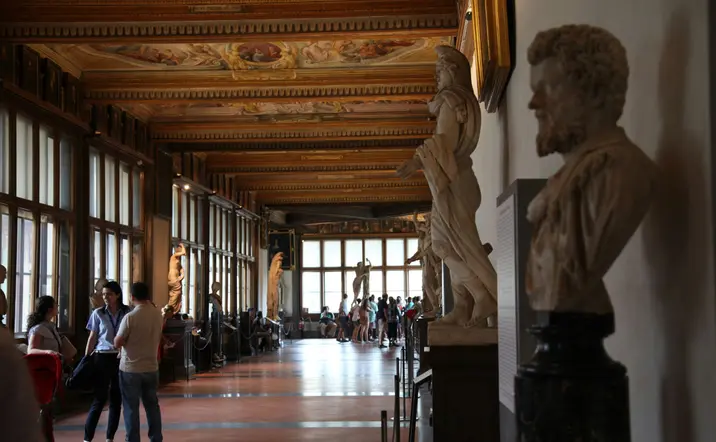 Por supuesto, la gran familia de los Médici también forma parte de la historia de esta galería.