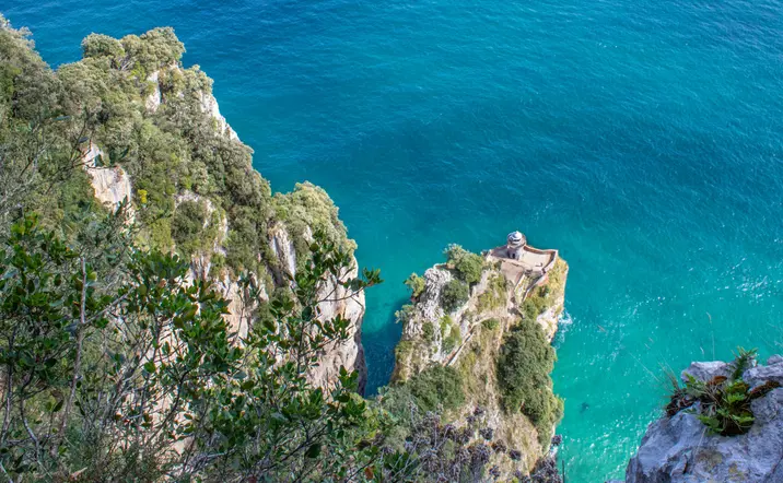Visitar el Faro del Caballo en Santoña