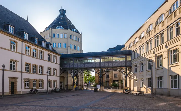 La ciudad judicial es una de las paradas que se plantean en este itinerario.