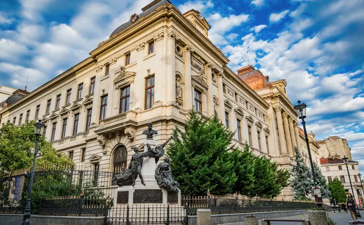 El Banco Nacional de Rumania es uno de los monumentos más emblemáticos de la ciudad.