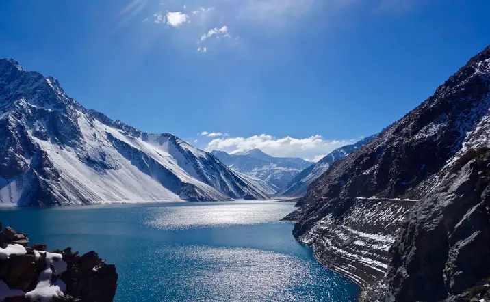 Panorámica del Embalse de Yeso, uno de los puntos turísticos más relevantes del país.
