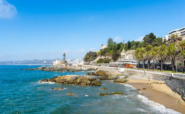 Zona costera que conecta Valparaíso y Viña del Mar, las dos visitas de esta excursión desde Santiago de Chile.