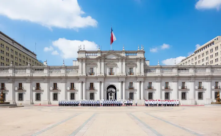 Palacio Presidencial de la Moneda, uno de los monumentos visitados en este free tour Santiago de Chile imprescindible.