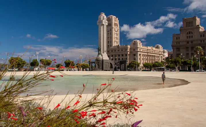 Plaza de España en el centro de Santa Cruz de Tenerife, el punto inicial de este free tour.