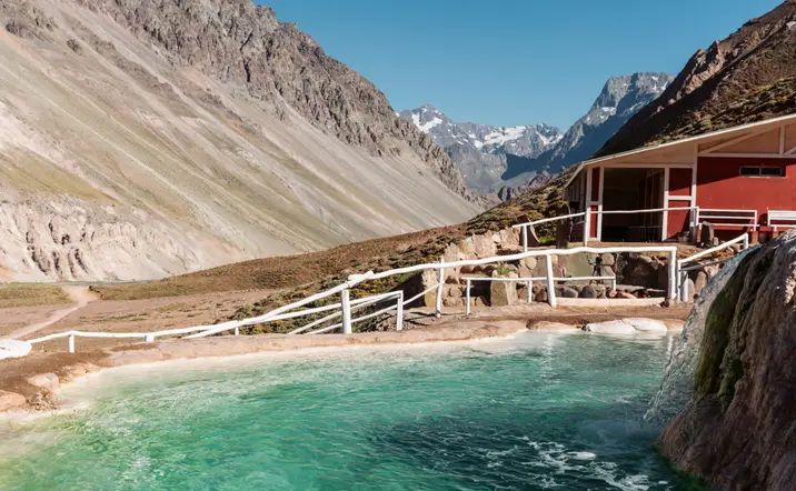 Las Termas de Colina son uno de los puntos más espectaculares del Cajón del Maipo.