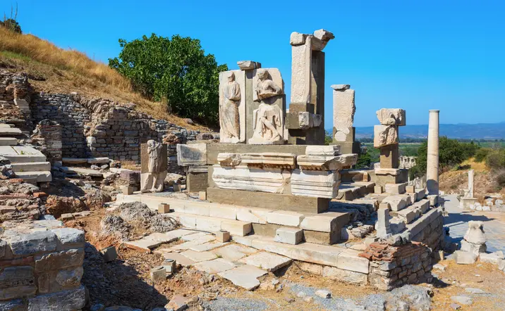 La ciudad antigua de Éfeso guarda vestigios de antiguas civilizaciones.