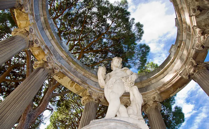 Detalle de las obras que podemos encontrarnos en estos famosos jardines.