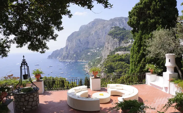La isla de Capri, desde Anacapri, ofrece vistas únicas a la bahía.
