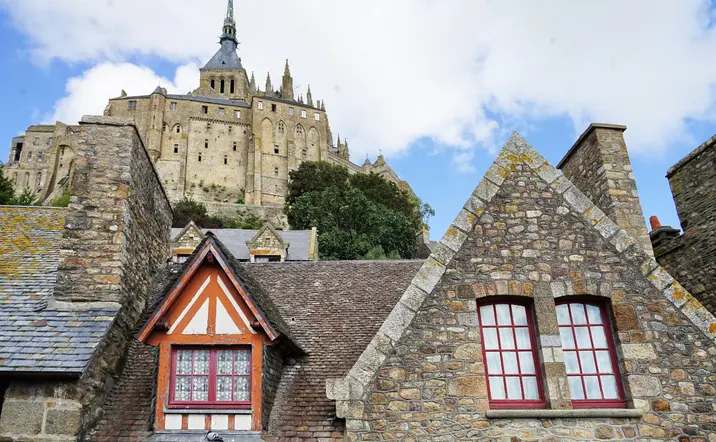 En este tour por el Monte Saint-Michel visitarás la abadía acompañado de una audioguía.