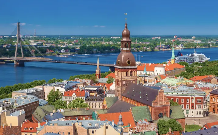Vista aérea de la torre de la iglesia de San Pedro.