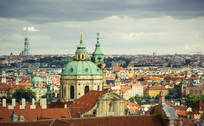 Praga con torre de TV Žižkov de fondo